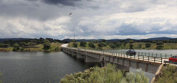 Ruine bij Embalse de Valdecañas